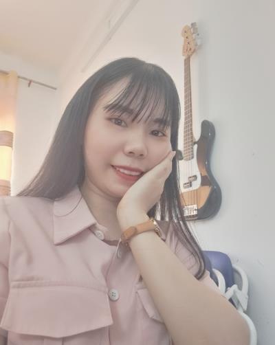 Nguyễn Thị Ngọc Là  dạy Ngữ văn