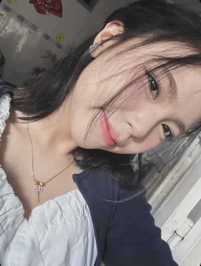   Cô Trần Tú Trân - Sinh năm: 18/01/2007 